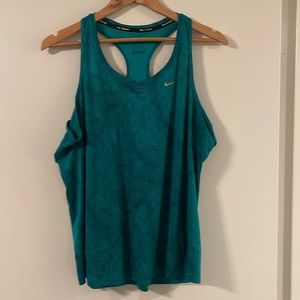 Gently used dry fit Nike tang top green xl